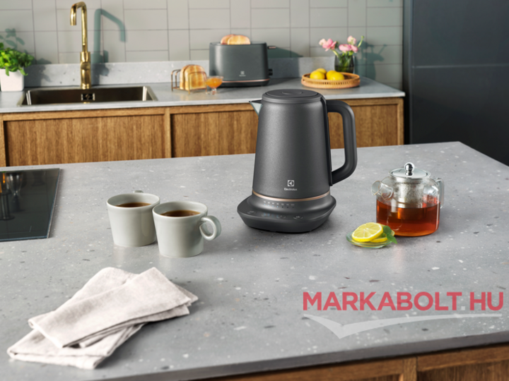 Electrolux E7K1-6BP vízforraló 2 év garancia